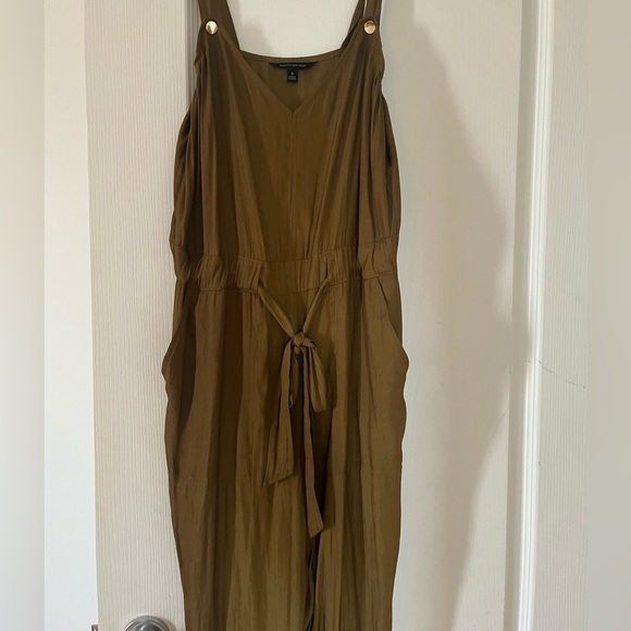 Banana republic khaki jumpsuit. - Picture 2 of 4